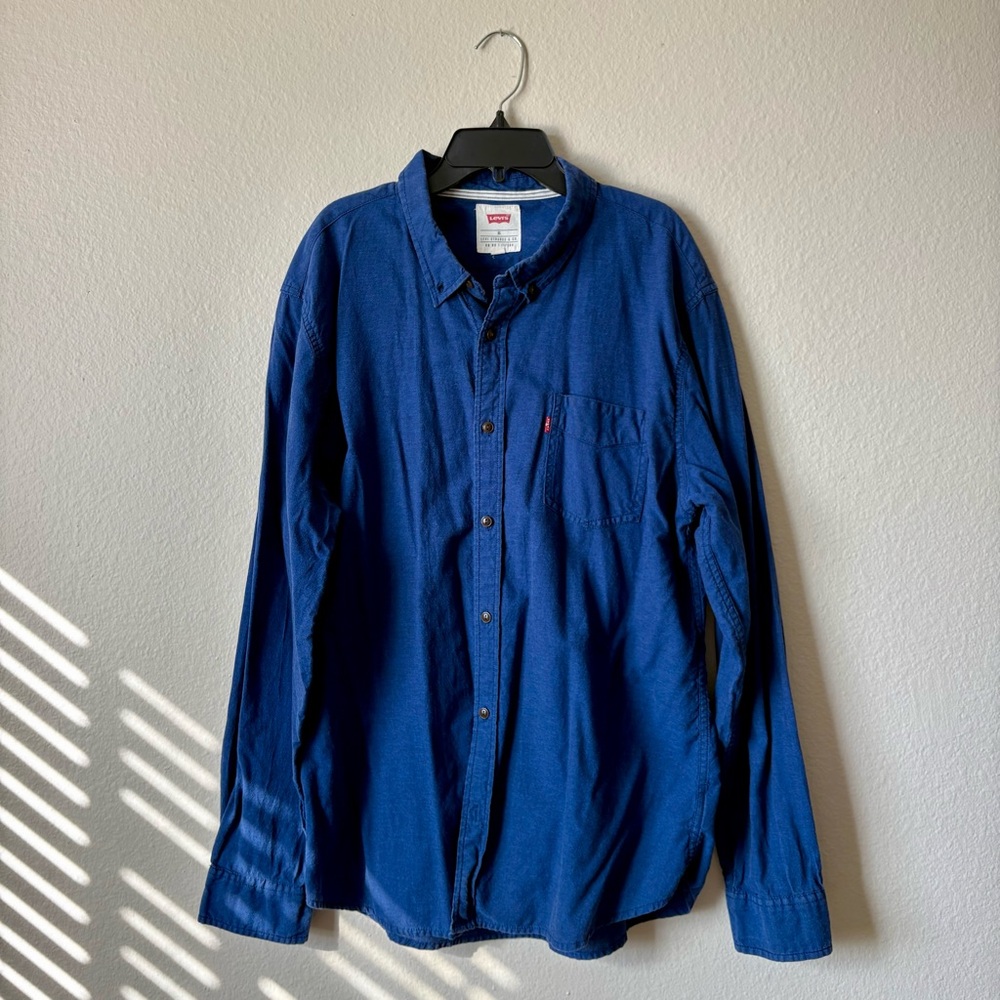Levi’s Light Blue Button Down Shirt – Size XL